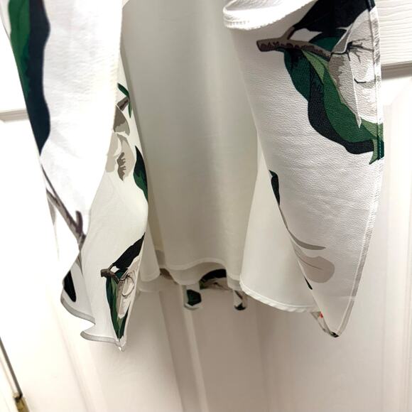 Banana Republic White Floral Dress, Fit Flare, V Neck, Lined, Women's Size 8P - Picture 4 of 6